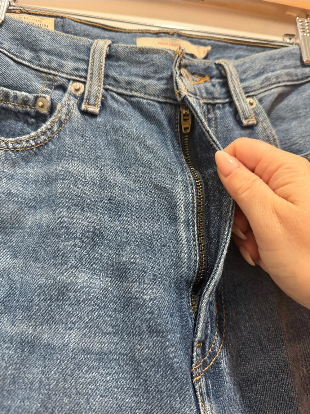 Levi’s High Loose Distressed Jeans Size 27